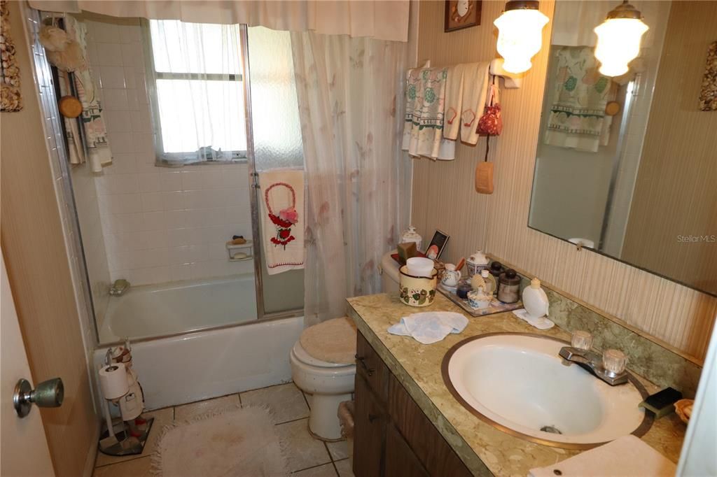 For Sale: $215,900 (2 beds, 2 baths, 1077 Square Feet)