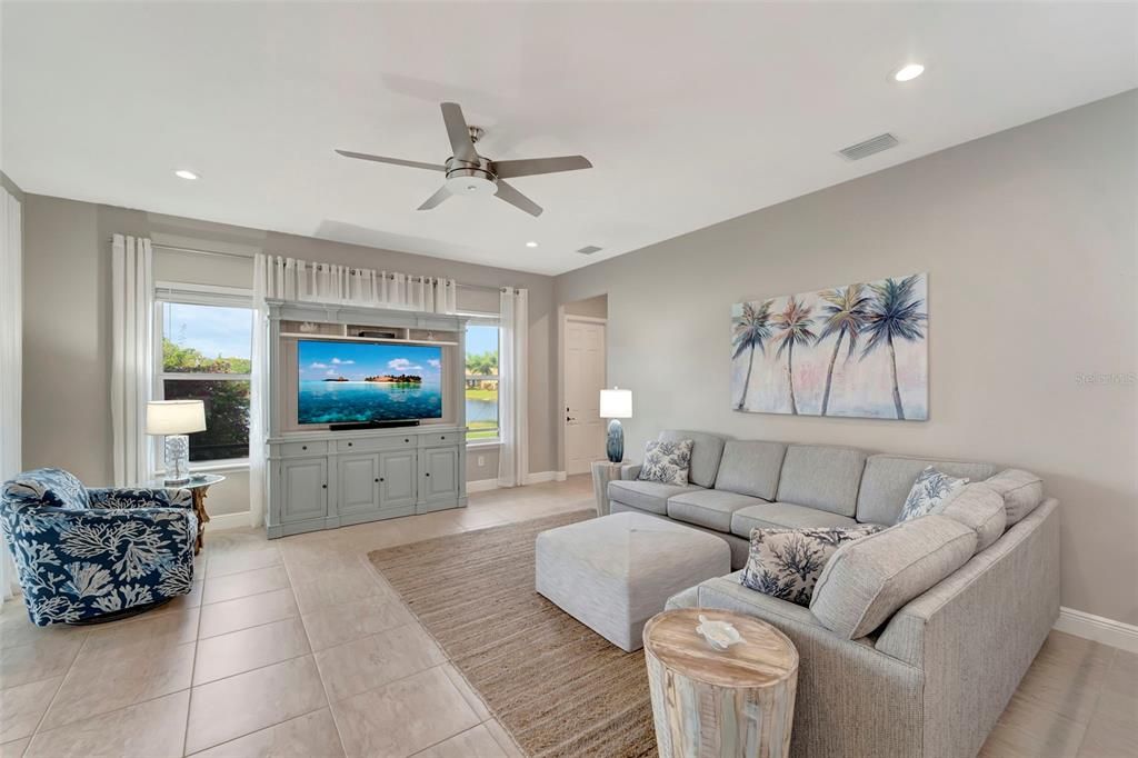 Active With Contract: $965,000 (4 beds, 3 baths, 3072 Square Feet)