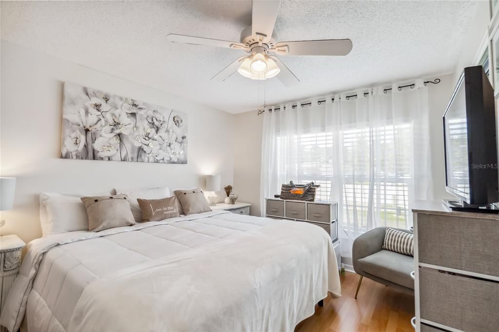 Active With Contract: $359,000 (3 beds, 2 baths, 1852 Square Feet)