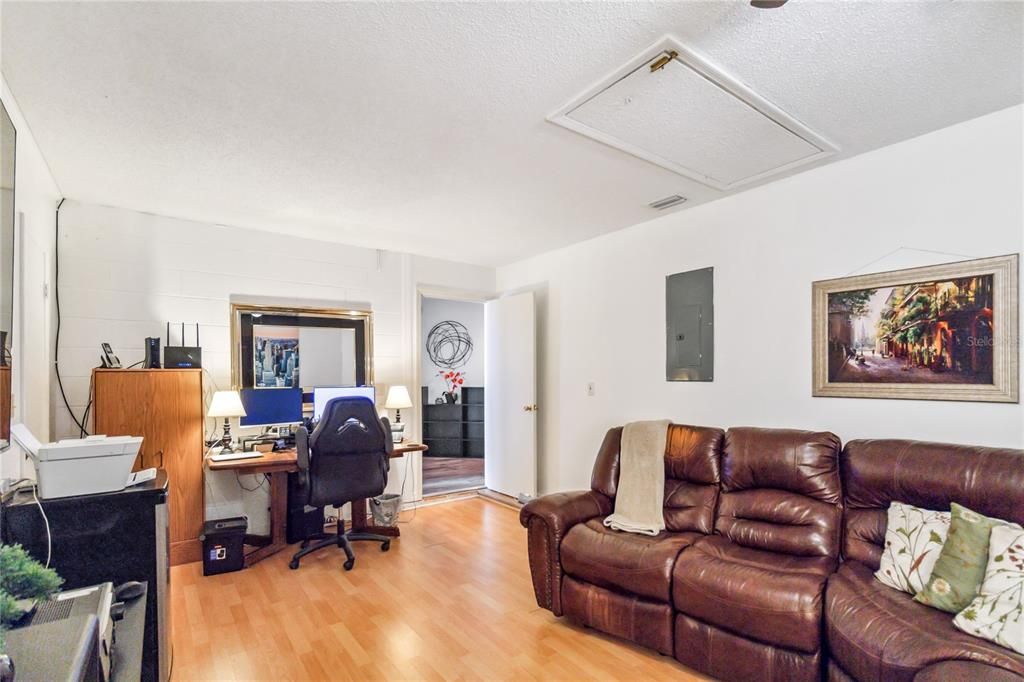 Active With Contract: $359,000 (3 beds, 2 baths, 1852 Square Feet)