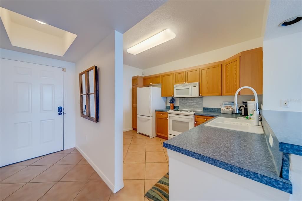 For Rent: $4,000 (2 beds, 2 baths, 1230 Square Feet)