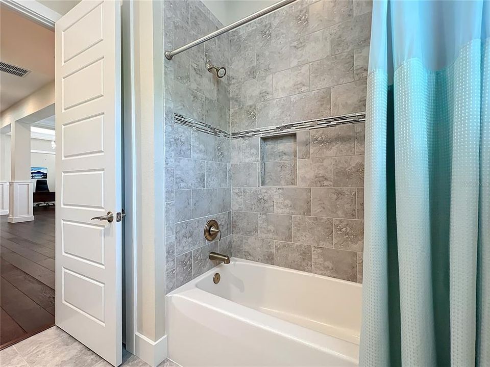 Bathroom 2 tub/shower combo