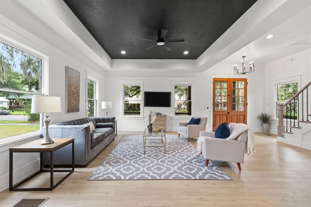 Active With Contract: $679,000 (5 beds, 5 baths, 2975 Square Feet)