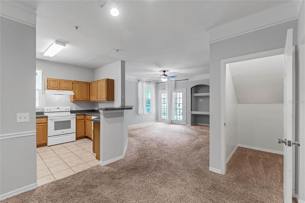 Active With Contract: $167,000 (1 beds, 1 baths, 883 Square Feet)