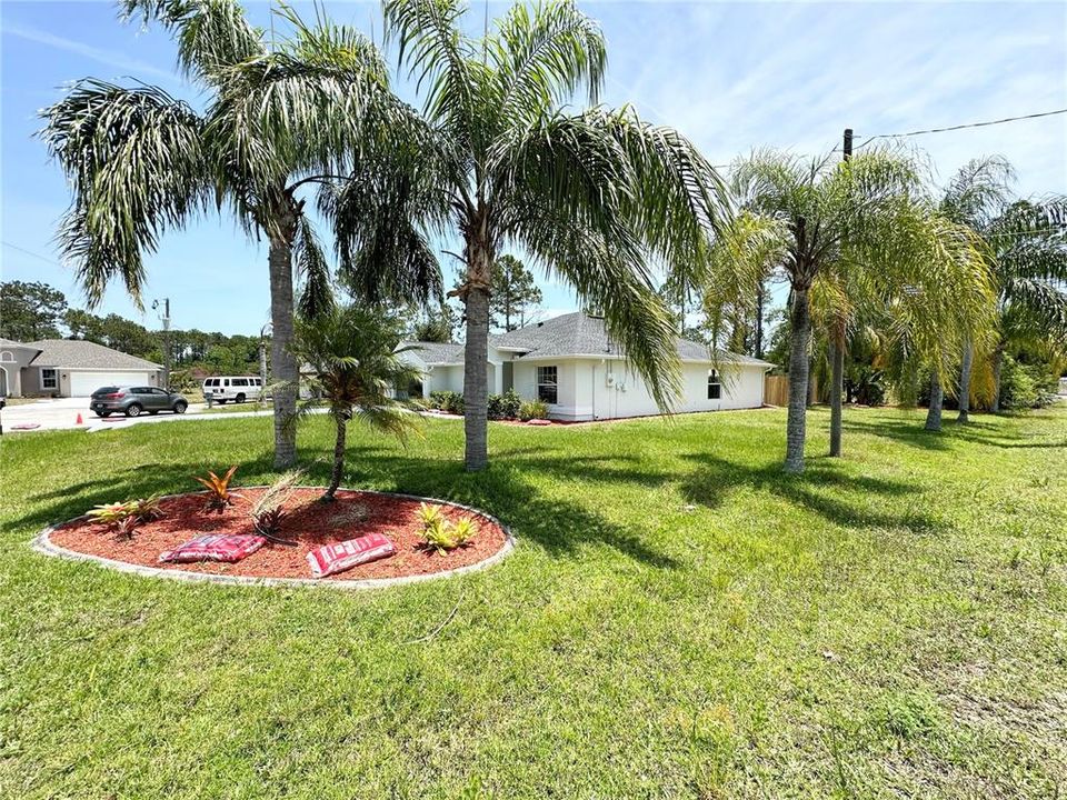 Active With Contract: $399,900 (4 beds, 2 baths, 1930 Square Feet)