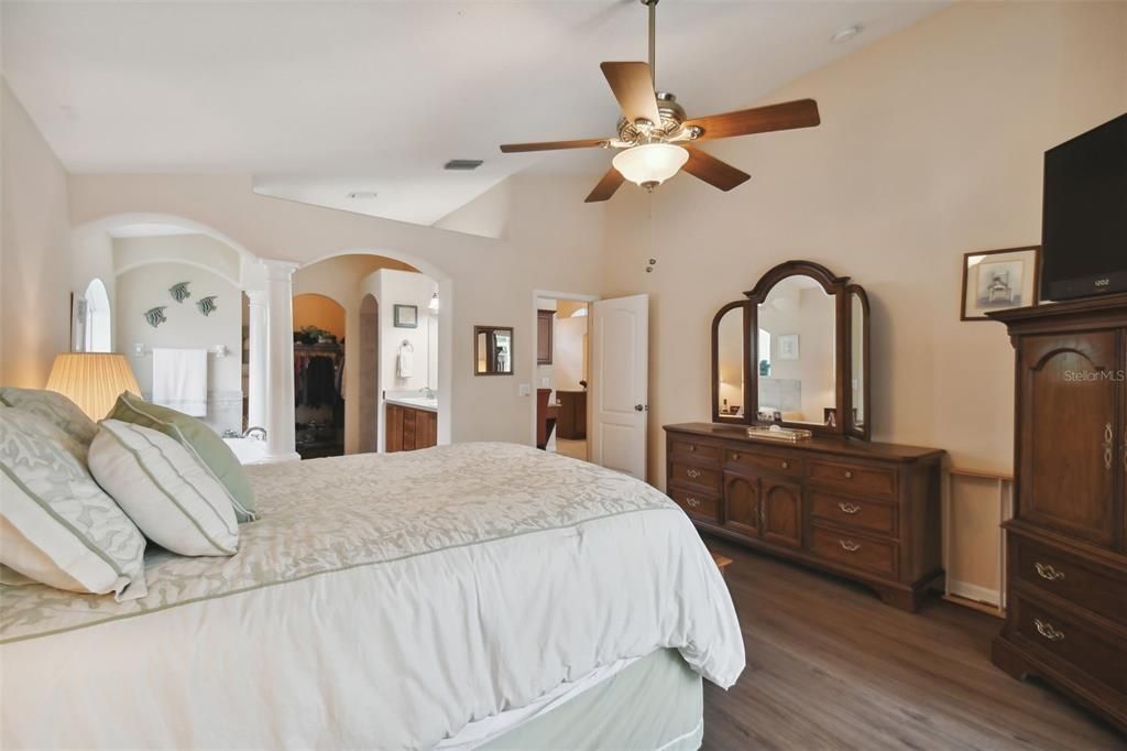 Active With Contract: $575,000 (4 beds, 2 baths, 2302 Square Feet)