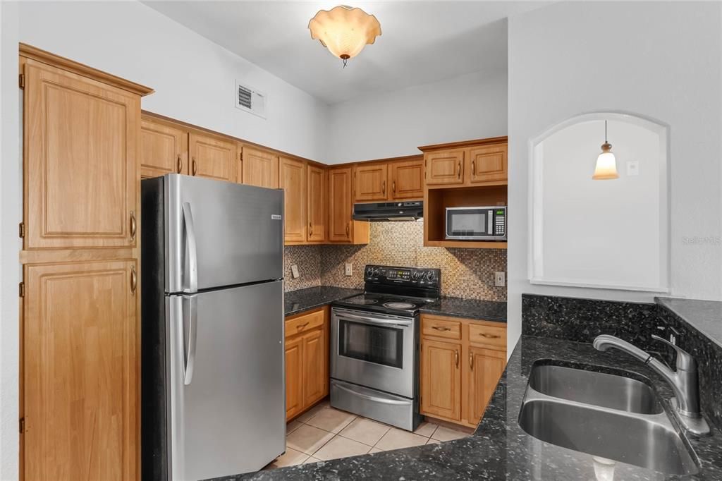 For Sale: $167,000 (1 beds, 1 baths, 945 Square Feet)