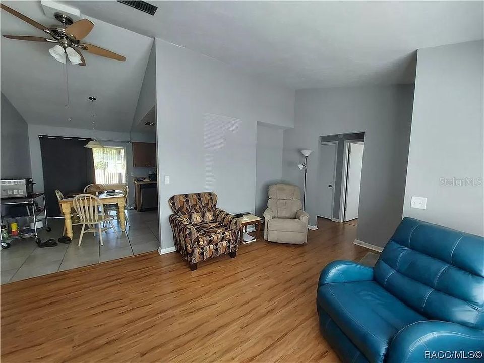 Recently Rented: $1,500 (2 beds, 1 baths, 868 Square Feet)