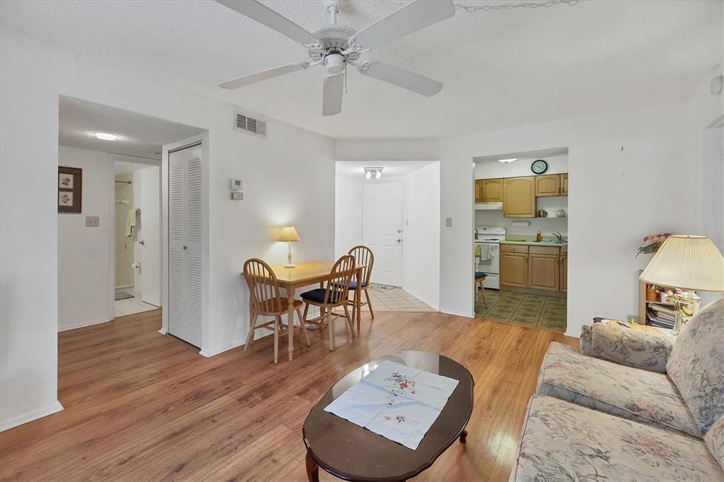 Active With Contract: $175,000 (3 beds, 2 baths, 1011 Square Feet)