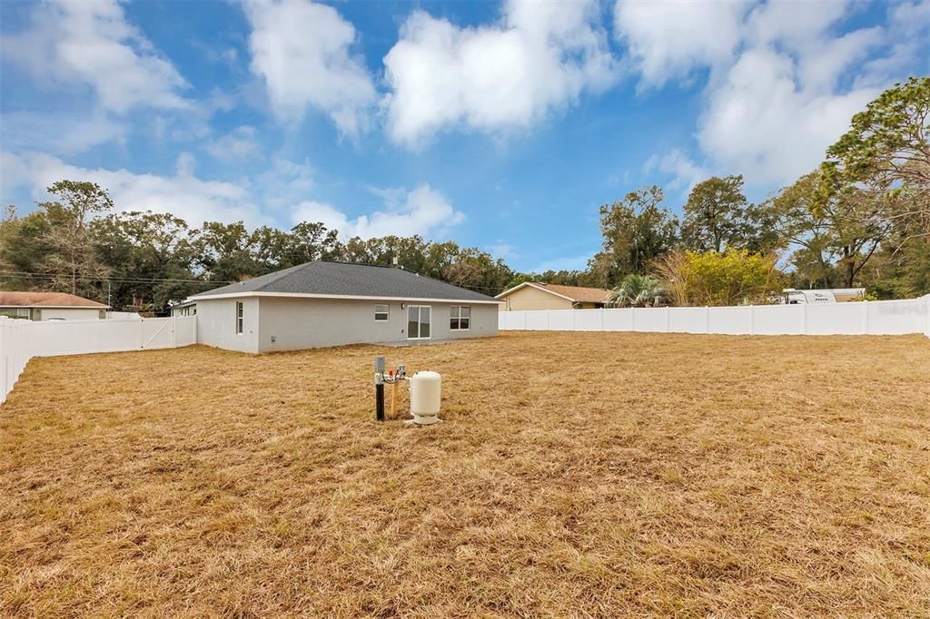 Active With Contract: $271,900 (3 beds, 2 baths, 1439 Square Feet)