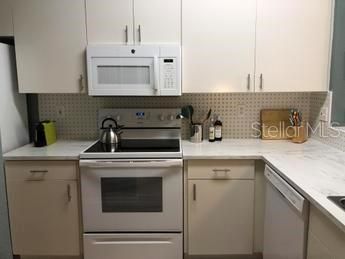 Active With Contract: $232,000 (2 beds, 2 baths, 1110 Square Feet)