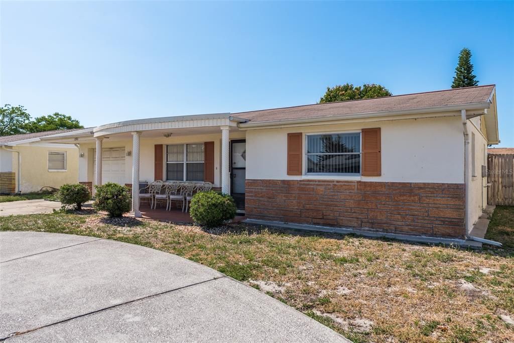 Recently Sold: $200,000 (2 beds, 1 baths, 864 Square Feet)