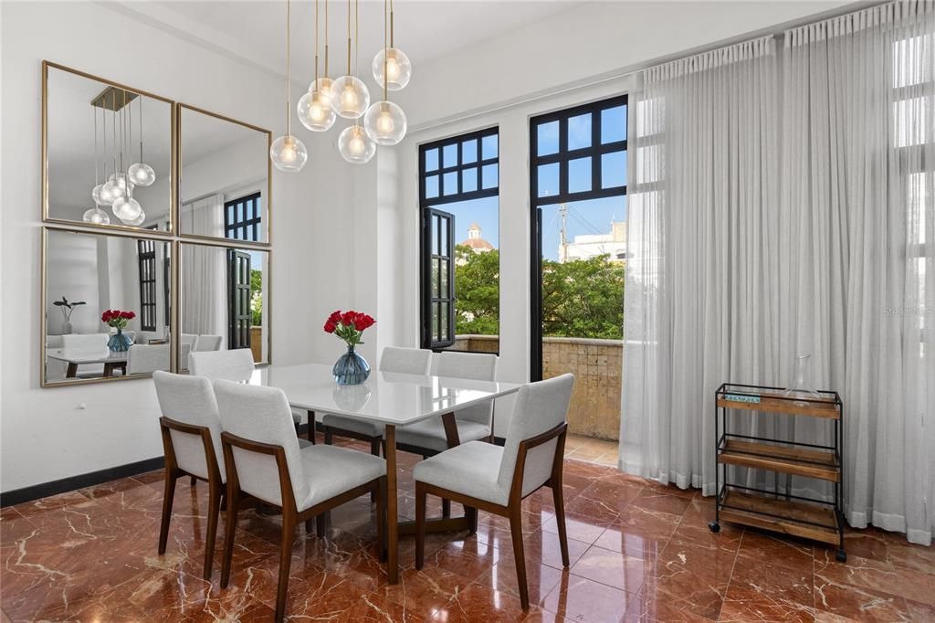 Recently Sold: $850,000 (2 beds, 2 baths, 1251 Square Feet)