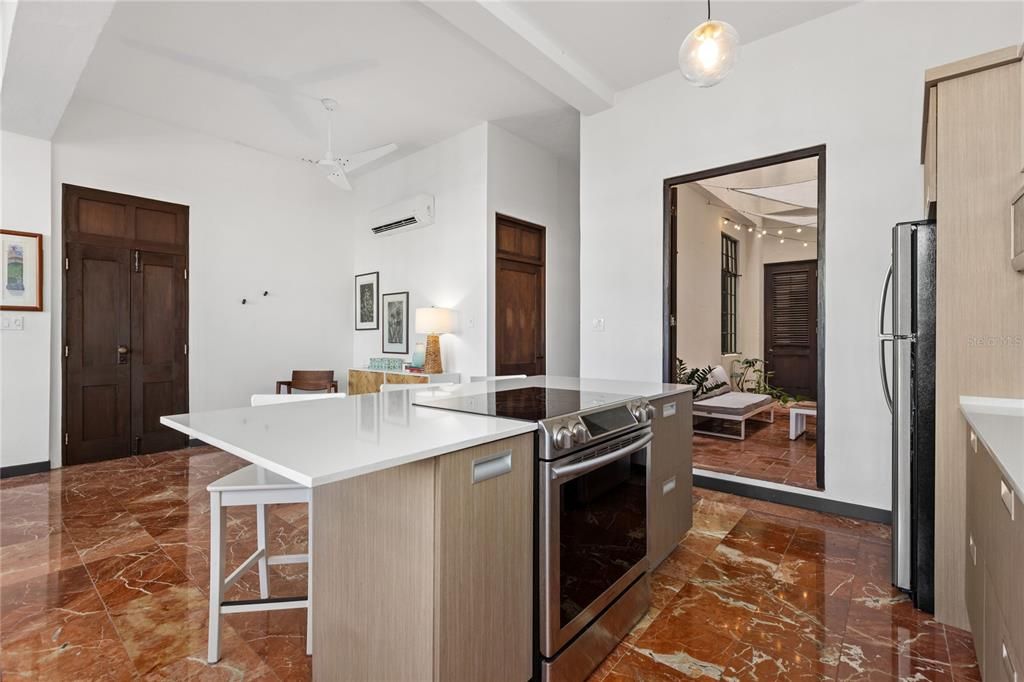 Vendido Recientemente: $850,000 (2 camas, 2 baños, 1251 Pies cuadrados)