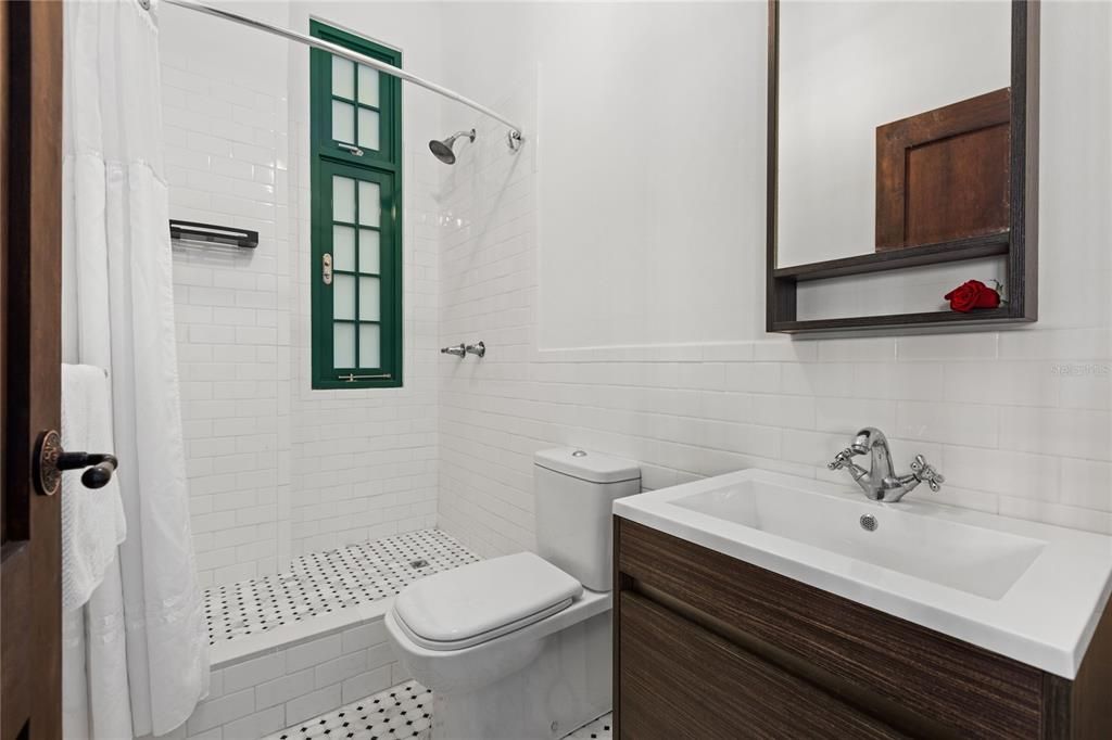 Recently Sold: $850,000 (2 beds, 2 baths, 1251 Square Feet)