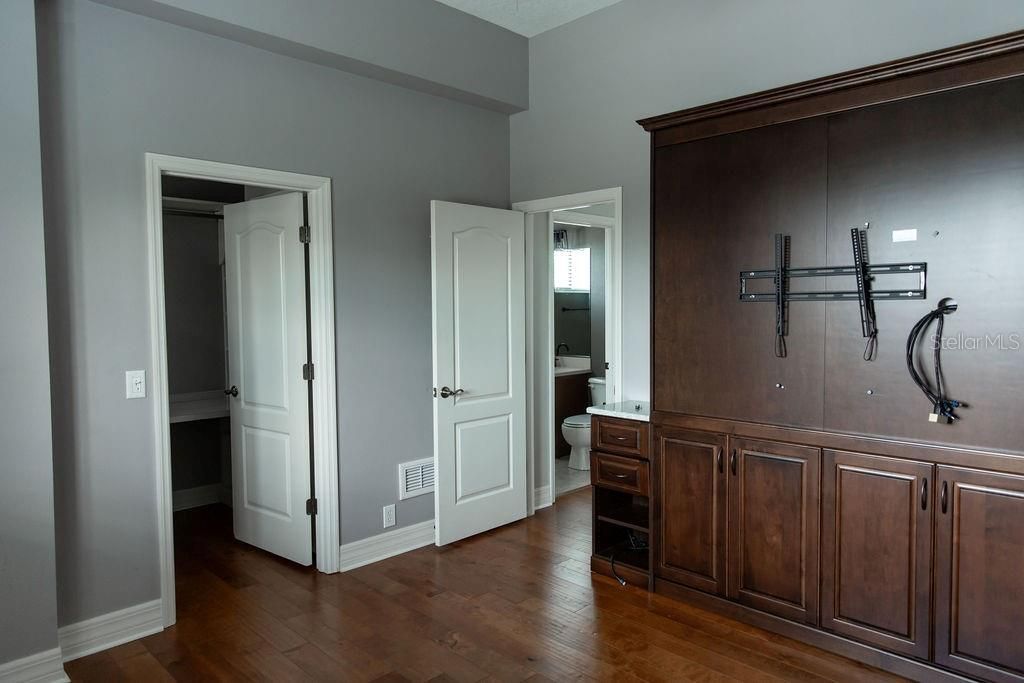 Murphy Bed Loft Room