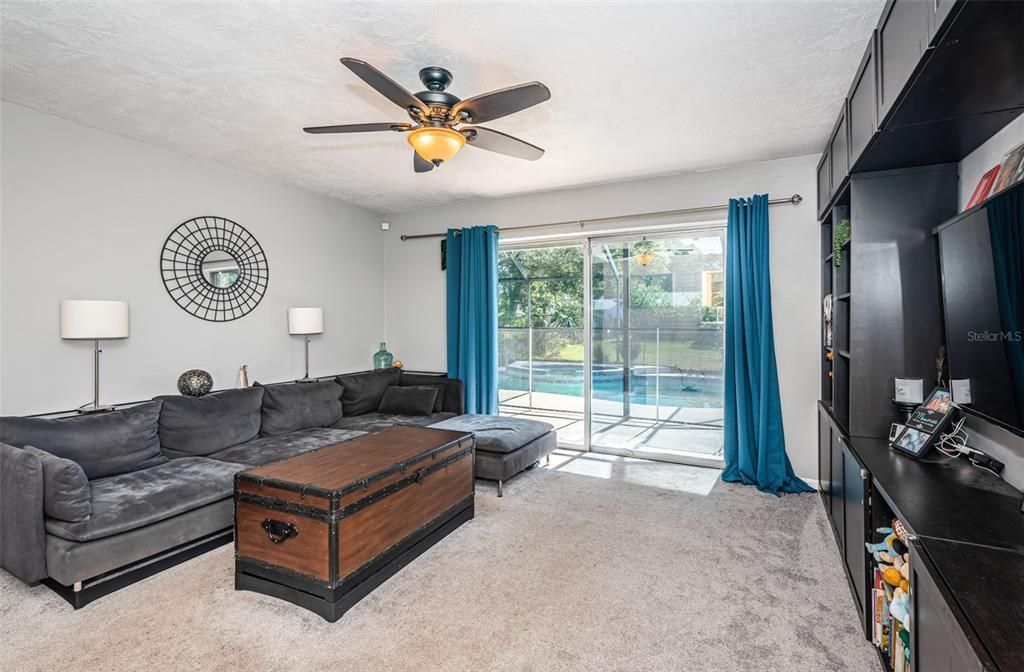 Active With Contract: $344,900 (2 beds, 2 baths, 936 Square Feet)