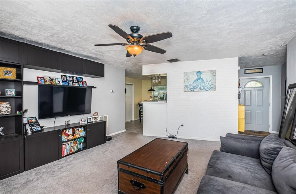 Active With Contract: $344,900 (2 beds, 2 baths, 936 Square Feet)