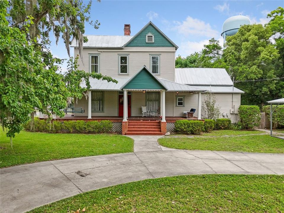 Circular drive/ side view of house