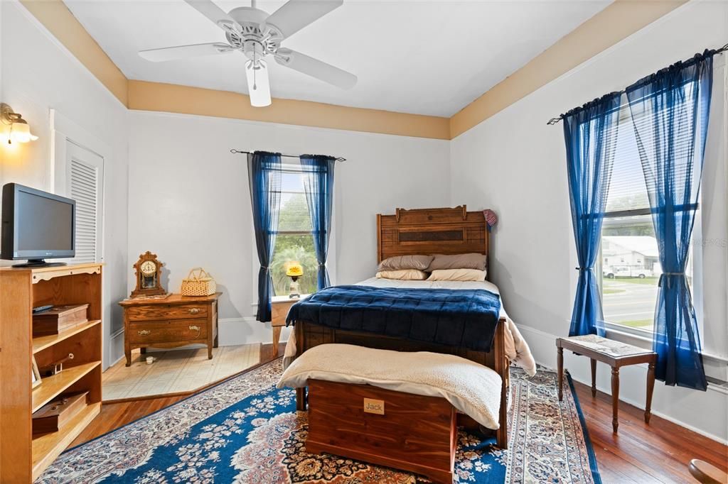 Upstairs guest bedroom