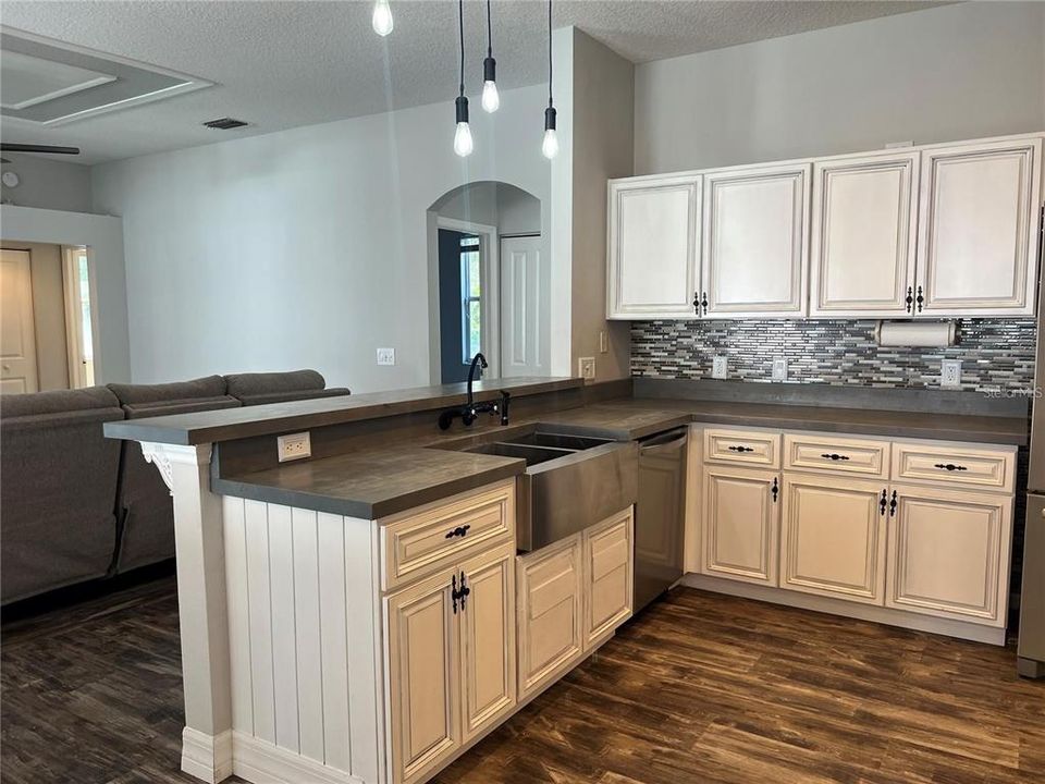 Kitchen with Farmhouse Sink and Breakfast Counter