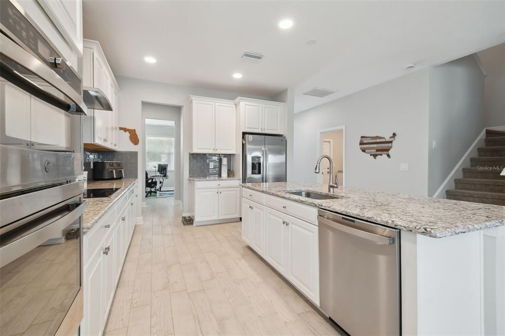 Active With Contract: $579,900 (5 beds, 3 baths, 3531 Square Feet)