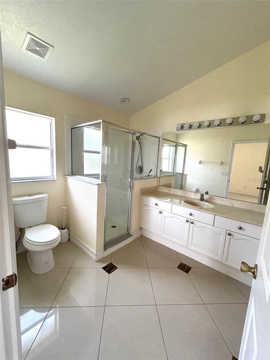 Master ensuite Bathroom & Walk-in closet