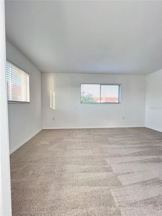 Active With Contract: $235,000 (2 beds, 2 baths, 977 Square Feet)