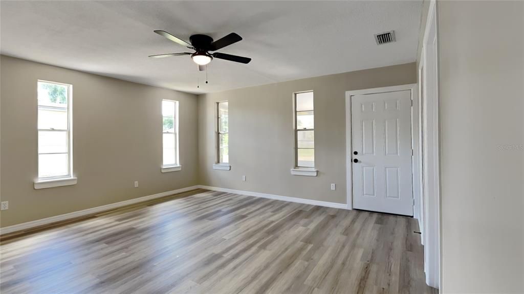 Active With Contract: $365,000 (4 beds, 2 baths, 1572 Square Feet)