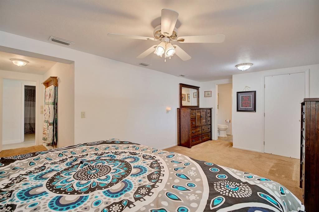 Active With Contract: $298,000 (4 beds, 2 baths, 1992 Square Feet)