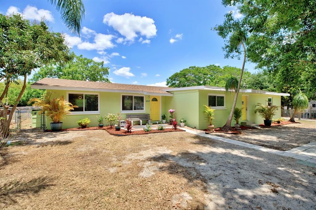 For Sale: $298,000 (4 beds, 2 baths, 1992 Square Feet)