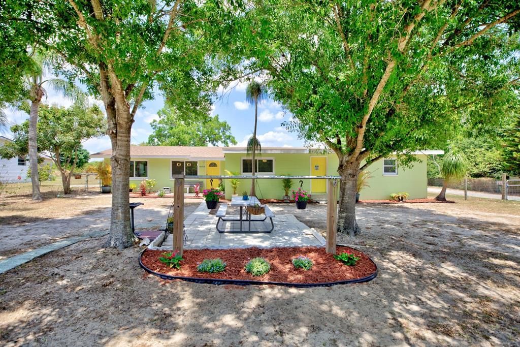 Active With Contract: $298,000 (4 beds, 2 baths, 1992 Square Feet)