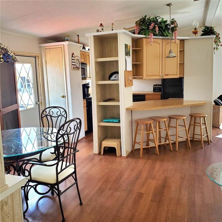 For Sale: $90,000 (2 beds, 2 baths, 919 Square Feet)