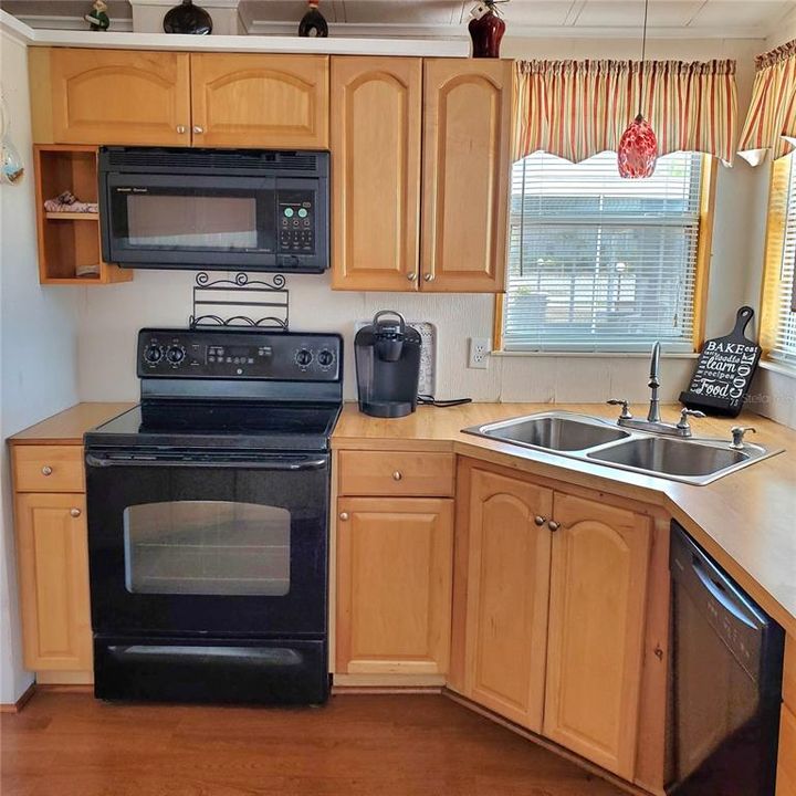 For Sale: $90,000 (2 beds, 2 baths, 919 Square Feet)