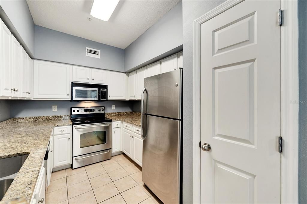 Active With Contract: $219,000 (1 beds, 1 baths, 1044 Square Feet)