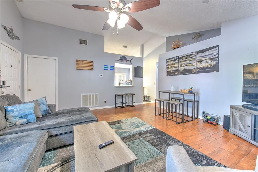 For Sale: $322,500 (3 beds, 2 baths, 1170 Square Feet)