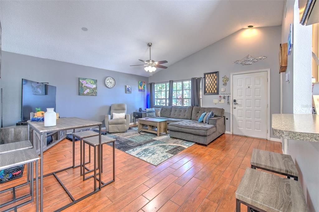 For Sale: $322,500 (3 beds, 2 baths, 1170 Square Feet)