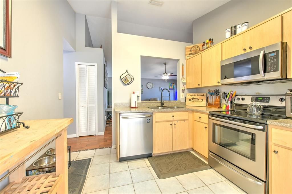 For Sale: $310,000 (3 beds, 2 baths, 1170 Square Feet)