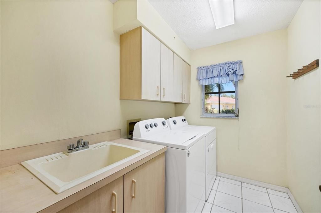 Active With Contract: $499,000 (3 beds, 2 baths, 2423 Square Feet)