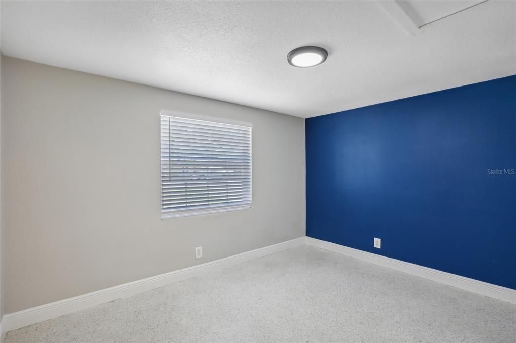 Active With Contract: $1,650 (2 beds, 1 baths, 650 Square Feet)