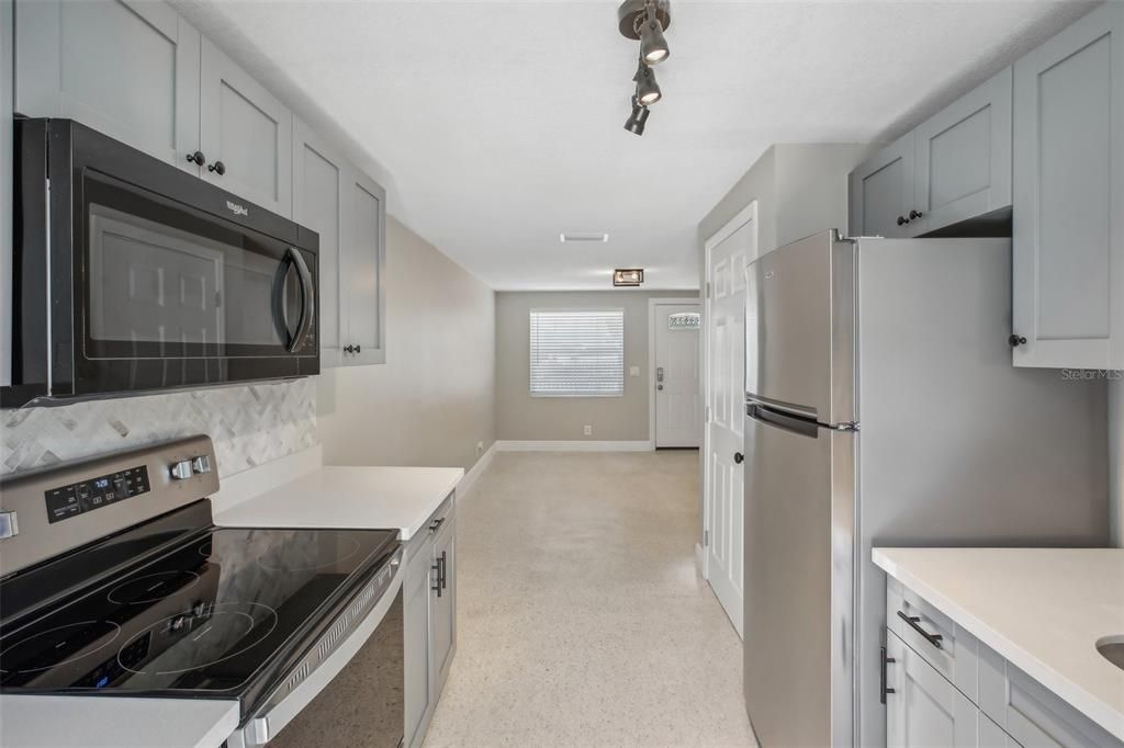 Active With Contract: $1,650 (2 beds, 1 baths, 650 Square Feet)