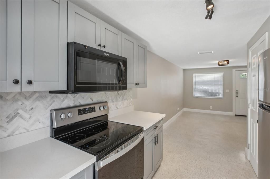 Active With Contract: $1,650 (2 beds, 1 baths, 650 Square Feet)