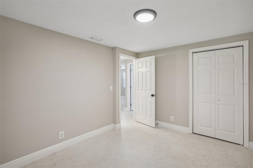 Active With Contract: $1,650 (2 beds, 1 baths, 650 Square Feet)