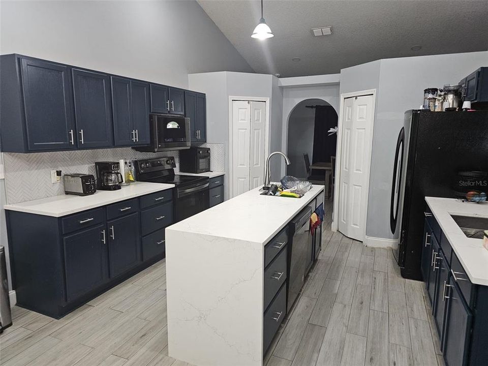 Active With Contract: $3,000 (4 beds, 2 baths, 2236 Square Feet)