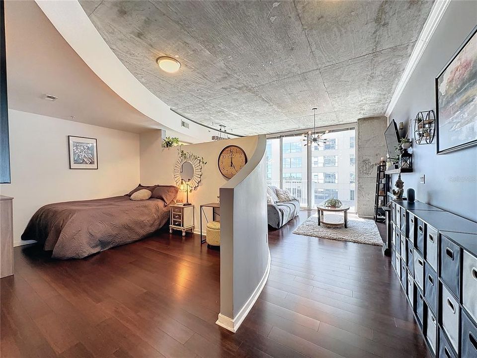 Active With Contract: $244,900 (1 beds, 1 baths, 729 Square Feet)