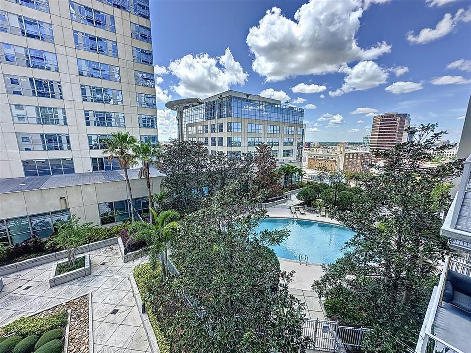 Active With Contract: $244,900 (1 beds, 1 baths, 729 Square Feet)