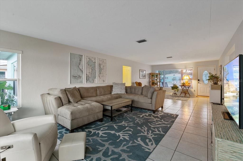 Active With Contract: $919,500 (2 beds, 2 baths, 1306 Square Feet)