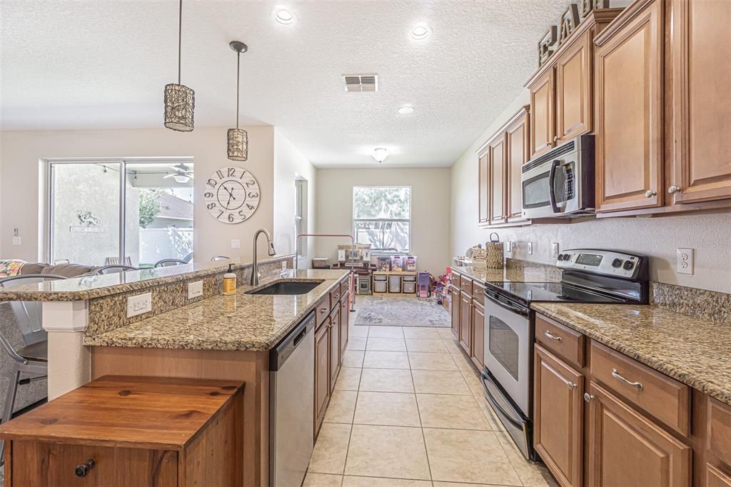 Active With Contract: $445,000 (4 beds, 2 baths, 1948 Square Feet)