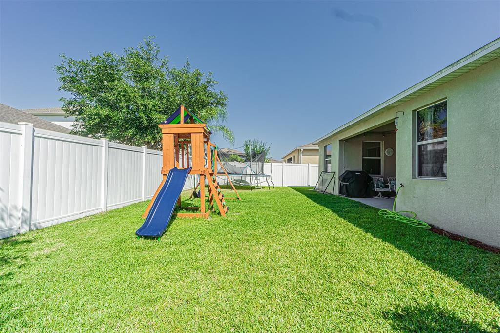 Active With Contract: $445,000 (4 beds, 2 baths, 1948 Square Feet)