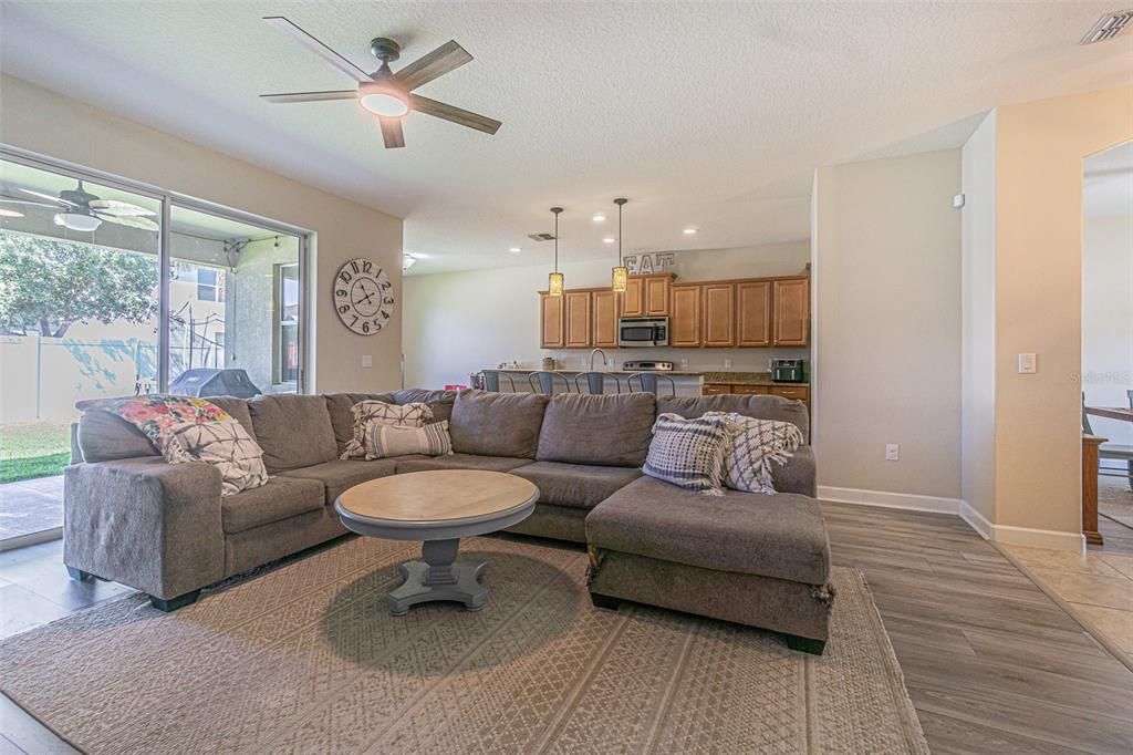 Active With Contract: $445,000 (4 beds, 2 baths, 1948 Square Feet)